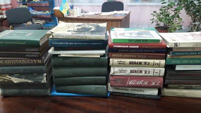 У громаді на Полтавщині на макулатуру збирають книги російських авторів: скільки принесли