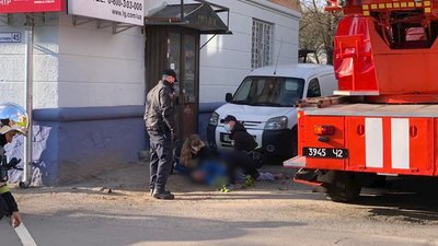 У Рівному пенсіонерка вистрибнула з третього поверху, рятуючись від пожежі У Рівному пенсіонерка вистрибнула з третього поверху, рятуючись від пожежі
