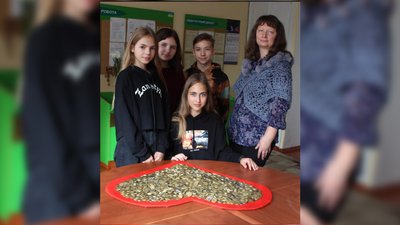 Хлопчик приніс дві скарбнички: як проходить копійчана акція у Рівному Хлопчик приніс дві скарбнички: як проходить копійчана акція у Рівному