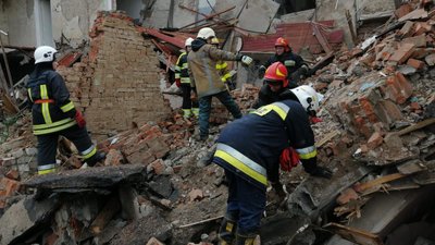 У Гончарівському під завалами знайшли тіло людини У Гончарівському під завалами знайшли тіло людини