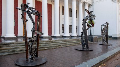 Скульптури "Мій дім" Михайла Реви на Думській площі в Одесі