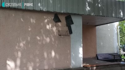 У Рівному пошкодили гранітну дошку, встановлену на честь учасника Другої світової війни У Рівному пошкодили гранітну дошку, встановлену на честь учасника Другої світової війни