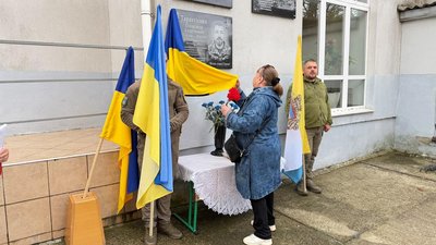 Церемонія відкриття меморіальної дошки загиблому військовому Олександру Тарахтієнку
