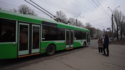 Тролейбус №8 у Чернігові частково відновлює роботу