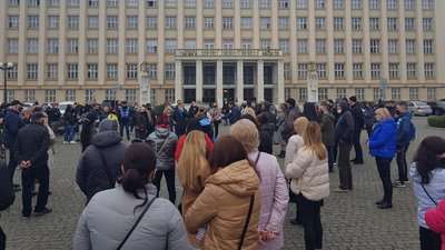 Проти вибіркового карантину: в Ужгороді підприємці вийшли на протест