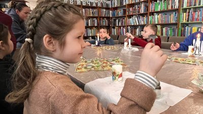 На Тернопільщині для переселенців провели арттерапевтичне заняття На Тернопільщині для переселенців провели арттерапевтичне заняття