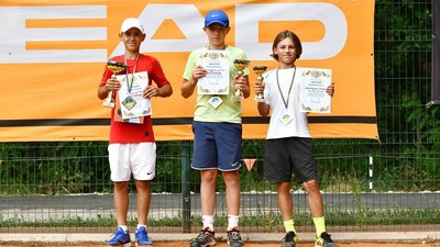 Нікіта Білозерцев, вперше став чемпіоном України з тенісу. Фото: управління молоті та спорту Хмельницької міської ради Нікіта Білозерцев, вперше став чемпіоном України з тенісу. Фото: управління молоті та спорту Хмельницької міської ради