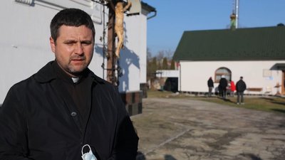 На Тернопільщині поблизу храму відкрили тимчасовий пункт вакцинації На Тернопільщині поблизу храму відкрили тимчасовий пункт вакцинації