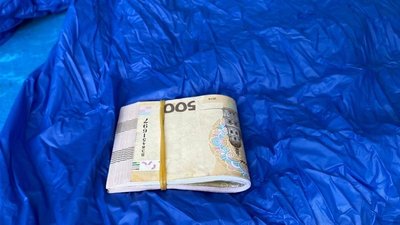 Дніпропетровщина: чоловік пропонував хабар у 4 тисячі гривень, аби уникнути відповідальності за зберігання наркотиків