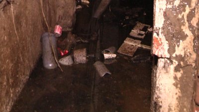 Вінниччани скаржаться на сморід в підвалі Вінниччани скаржаться на сморід в підвалі