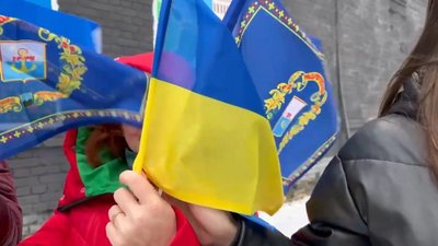 Маріупольці з різних міст України утворили ланцюг єдності Маріупольці з різних міст України утворили ланцюг єдності