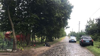 Рівненщина: брати на мотоциклі в'їхали в дерево, 15-річний пасажир – помер