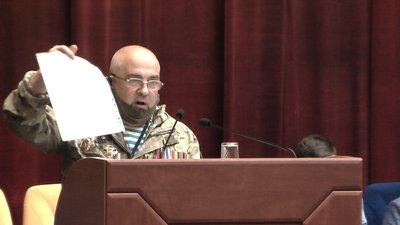 З мітингами та протестами: як відбувалась позачергова сесія Запорізької облради З мітингами та протестами: як відбувалась позачергова сесія Запорізької облради