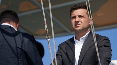 Зеленський не бачить підстав стримувати гривню та каже, що тиску на НБУ не було