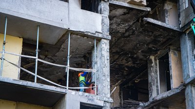 Процес відновлення ЖК "Тірас" в Одесі. 26 травня. Фото: Суспільне Одеса