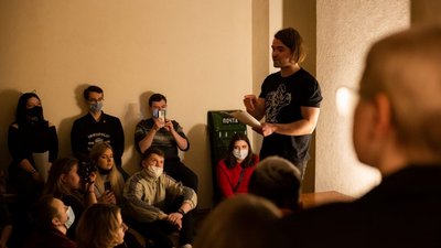 Квартирники у будинку "Слово" в Харкові: хто в гостях