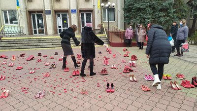 У Черкасах відбулася акція проти домашнього насилля У Черкасах відбулася акція проти домашнього насилля