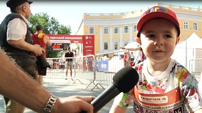 4-річний хлопчик з Одеси встановив рекорд України на півмарафоні 4-річний хлопчик з Одеси встановив рекорд України на півмарафоні