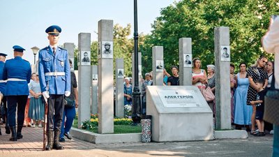 Алея Героїв у Деснянському районі Києва