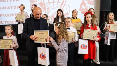 У Черкасах 26 дітей отримали стипендії від міського голови
