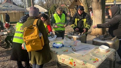 В Ужгороді за два дні роботи польової кухні роздали понад 200 гарячих обідів