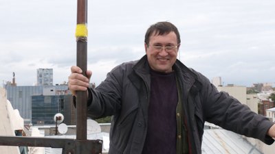 Волонтери поміняли прапор на будівлі ОДА у Харкові — фото