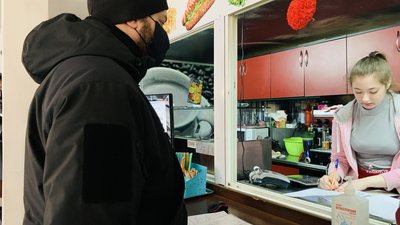 21 протокол виписали муніципали за відсутність погодження вивіски на закладах Ужгорода 21 протокол виписали муніципали за відсутність погодження вивіски на закладах Ужгорода