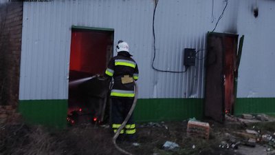 Горів магазин та житлові будинки. На Миколаївщині рятувальники ліквідували три пожежі Горів магазин та житлові будинки. На Миколаївщині рятувальники ліквідували три пожежі