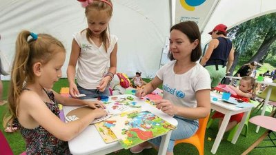 Майстер-класи та пізнавальні заняття для дітей: у столичних парках організовують дозвілля