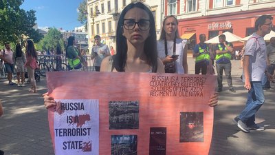 "Поверніть наших синів". У Франківську провели акцію на підтримку полонених азовців "Поверніть наших синів". У Франківську провели акцію на підтримку полонених азовців