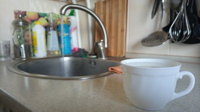 Жителі села Оноківці на Ужгородщині користуються водою жовтого кольору. В чому причина Жителі села Оноківці на Ужгородщині користуються водою жовтого кольору. В чому причина
