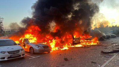 Зайнялися автівки внаслідок атаки РФ