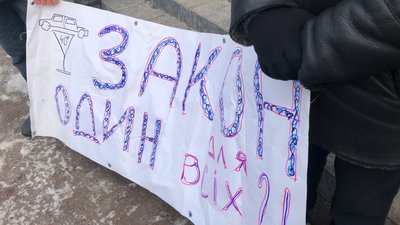 Щоб не зам'яли справу Міщука: в Бахмачі люди вийшли на мітинг Щоб не зам'яли справу Міщука: в Бахмачі люди вийшли на мітинг