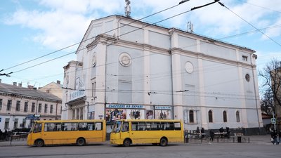 У приміщенні кінотеатру "Чернівці" хочуть створити музей. Директор закладу вважає це "рейдерським захопленням"