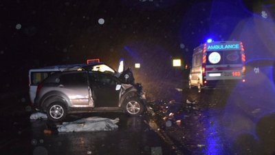 На Вінниччині в аварії за участю легковика та мікроавтобуса загинули двоє людей На Вінниччині в аварії за участю легковика та мікроавтобуса загинули двоє людей
