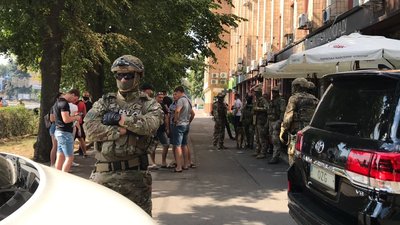У центрі Черкас СБУ проводить спецоперацію