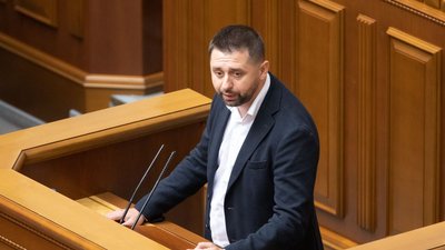 Арахамія назвав можливі причини замаху на помічника Зеленського