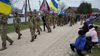 На Хмельниччині попрощались з військовим, який загинув у Херсонській області На Хмельниччині попрощались з військовим, який загинув у Херсонській області