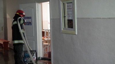 Затоплена школа та знесені дахи: наслідки негоди на Хмельниччині