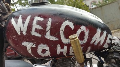 Нацгвардієць з Кропивницького збирає на передовій з брухту мотоцикли Нацгвардієць з Кропивницького збирає на передовій з брухту мотоцикли