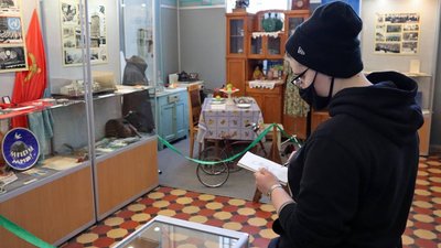 Художники-скетчери зробили "космічні" замальовки в харківському музеї