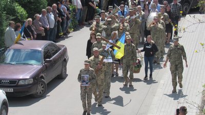 На Тернопільщині прощаються з бійцями, які загинули в Часовому Яру