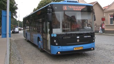 Громадський транспорт почав їздити у вихідні дні в Ужгороді