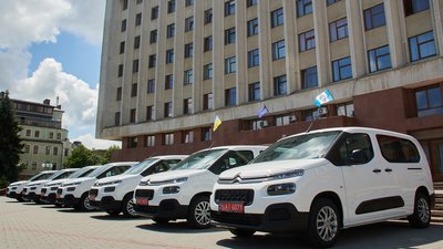 Франківська ОТГ отримала нові автомобілі для сільської медицини