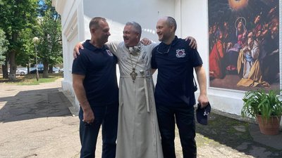 Священники з рятувального судна "Сапфір" провели молебень за Україну Священники з рятувального судна "Сапфір" провели молебень за Україну