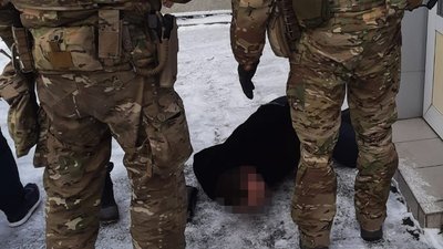 Керівника митниць у Кіровоградській й Франківській областях затримали на вимаганні грошей — СБУ Керівника митниць у Кіровоградській й Франківській областях затримали на вимаганні грошей — СБУ