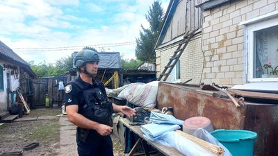 "Пряме влучання – автівки немає". Російські війська обстріляли село Костянтинівка на Сумщині "Пряме влучання – автівки немає". Російські війська обстріляли село Костянтинівка на Сумщині