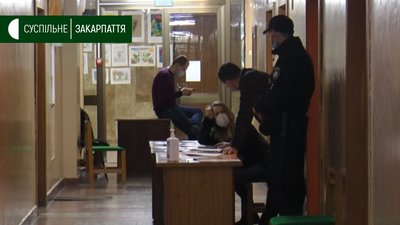 Бюлетені для повторного голосування отримали виборчі комісії Ужгорода Бюлетені для повторного голосування отримали виборчі комісії Ужгорода