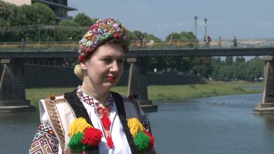 Яна Садварій у костюмі Рахівського району