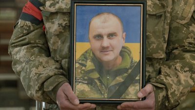 У Луцьку попрощалися з трьома військовослужбовцями У Луцьку попрощалися з трьома військовослужбовцями